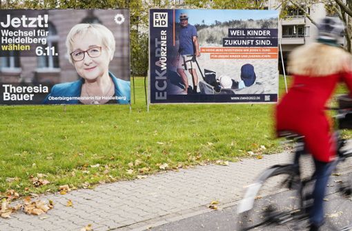 Wahlkampfplakate in Heidelberg: Theresia Bauer (Grüne) ist im ersten Wahlgang der OB-Wahl in Heidelberg klar Amtsinhaber Eckart Würzner (parteilos) unterlegen. Foto: dpa/Uwe Anspach