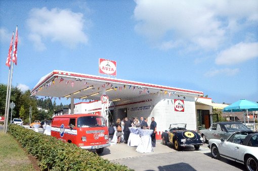 Die Freudenstädter Oest-Gruppe eröffnete am Mittwoch  im Stadtteil Kniebis an der B 28 eine einzigartige Avia-Tankstelle. Foto: Schwark