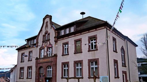 Mit einer Hackschnitzel-Heizzentrale können  alle öffentlichen Gebäude Fischerbachs, auch das Rathaus, beheizt werden, Foto: Dorn