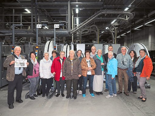 Die Helfer der Sozialgemeinschaft und der Nachbarschaftshilfe Bösingen besuchten am späten Abend das Druckzentrum Südwest in Villingen.  Foto: Hölsch Foto: Schwarzwälder-Bote