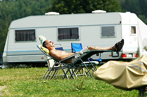 Camping im Wohnwagen und Wohnmobil hat seine  Anhänger. Die Gemeinde Straßberg hat Wohnmobilstellplätze geschaffen und macht Werbung für sie. Symbol-Foto: Killig Foto: Schwarzwälder-Bote