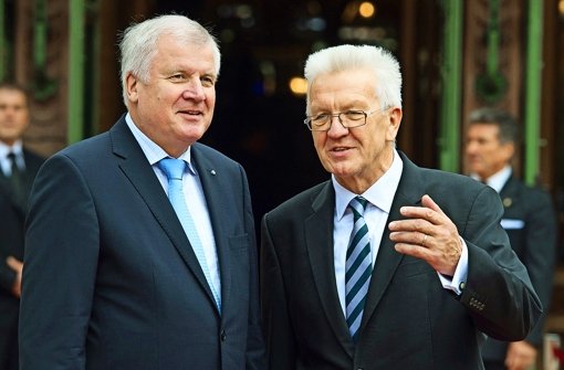 Die Ministerpräsidenten von Baden-Württemberg und Bayern: Winfried Kretschmann (Grüne, rechts) und Horst Seehofer (CSU) Foto: dpa