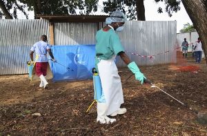 Experten befürchten eine weitere Ausbreitung der Ebola-Seuche. Foto: dpa
