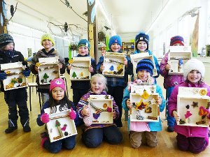 Die Kinder des Kindergartens Fürhölzer fertigten im Naturerlebniszentrum Weihnachten in der Kiste. Foto: Schwarzwälder-Bote