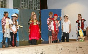 Die Grüninger Dritt- und Viertklässler präsentierten  souverän das  Theaterspiel Piraten lesen nicht,   Foto: Limberger Foto: Schwarzwälder-Bote