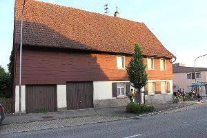 Das Moser-Haus und die Zentral-Apotheke (rechts daneben) mit Pultdach   Foto: Moosmann Foto: Schwarzwälder-Bote