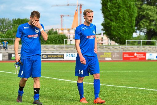 Trugen ein letztes Mal das Trikot des FC Bad Dürrheim: Christian Braun (links) und Yannick Bartmann. Foto: Morat Foto: Schwarzwälder-Bote
