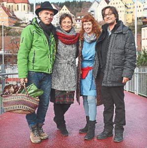 Frank Fierke (von links) und Monika Golla werden von Stephanie Müller und Klaus E. Dietl im Künstlerhaus abgelöst. Foto: Hopp