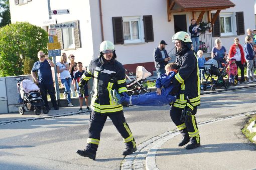Die Abteilung Göllsdorf der Feuerwehr zeigt sich bei der realitätsnahen Übungen bestens gerüstet. Foto: Riedlinger Foto: Schwarzwälder-Bote