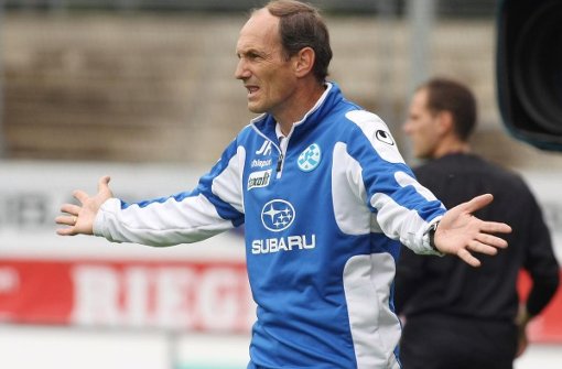 Jürgen Hartmann hadert nach dem 1:1 der Stuttgarter Kickers beim SSV Ulm.  Foto: Baumann