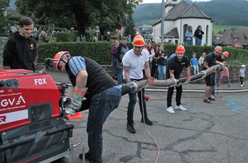 Beim Fest der Hofstetter Feuerwehr fand erstmals ein Kuppel-Wettbewerb statt. Foto: Störr