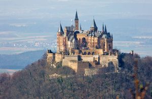 Die Burg Hohenzollern - die Doku Baden-Württemberg von oben zeigt das Land aus anderer Perspektive. Foto: Leserfotograf halo