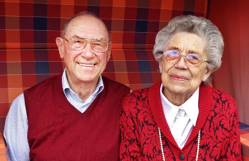 Alfred und Irla Lebherz sind seit sechs Jahrzehnten glücklich verheiratet.  Foto: Dietsche Foto: Schwarzwälder-Bote