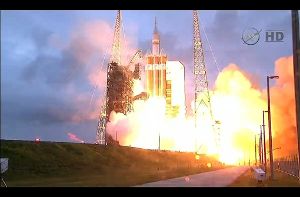 Der US-Raumtransporter Orion ist am Freitag zu seinem ersten Testflug gestartet. Foto: NASA/dpa