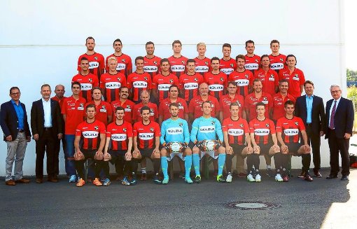 Optimistisch und mit viel Freude fiebern die Oberliga-Fußballer der TSG Balingen der neuen Spielzeit entgegen.  Foto: Kara