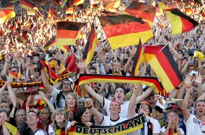 Wegen der Zeitverschiebung sind viele WM-Spiele in Deutschland erst am späten Abend zu sehen - einige werden sogar erst um Mitternacht angepfiffen. Foto: dpa