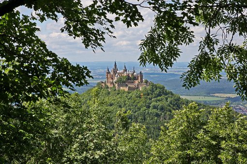 Programm für Klein und Groß gibt es am kommenden Sonntag auf der Burg Hohenzollern.  Foto: Beck