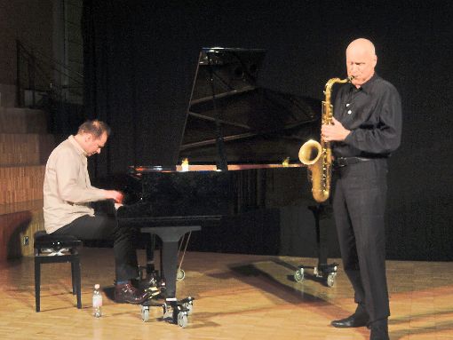 Achim Kaufmann (links) und Gebhard Ullmann  improvisierten bei Jazz am Schießberg.  Foto: Schillaci Foto: Schwarzwälder-Bote