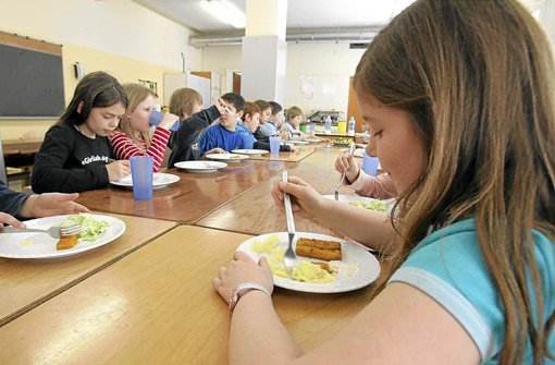 Das Essen in Schulen ist oft nicht richtig warm.  Foto: Archiv