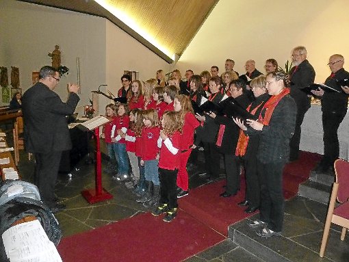 Ein Adventskonzert haben Musikverein und Gesangverein Harmonie in Gauselfingen gegeben.    Foto: Euro Foto: Schwarzwälder-Bote