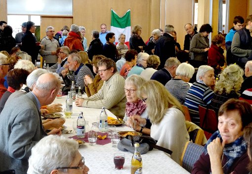 2500 Euro kommen bei der Spaghettata für die Erdbebenopfer in Amatrice zusammen. Foto: Villinger Foto: Schwarzwälder-Bote