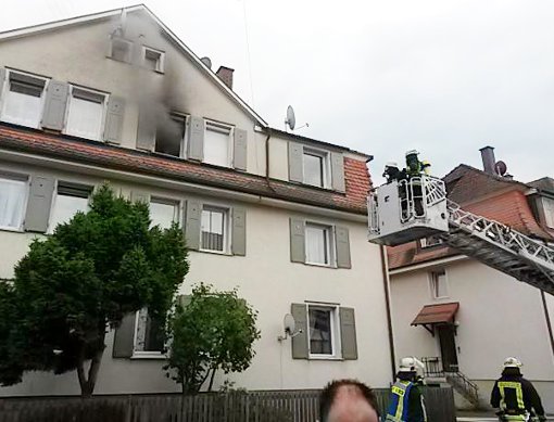 Eine Dachgeschosswohnung stand am Montag in Haslach in Flammen.  Foto: Feuerwehr