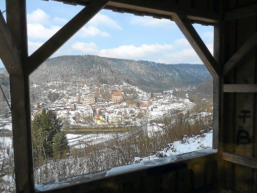 Vom Aussichtspunkt am Kurwaldweg hat man allerbeste Sicht auf Hirsau und die Klosteranlage.   Foto: Vogel