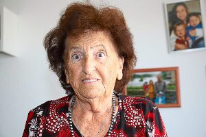 Sie freut sich auf ihre Familie und den Bürgermeister: Anna Reinke feiert heute  ihren 90. Geburtstag Foto: Kommert Foto: Schwarzwälder-Bote