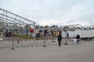 Auf dem Messegelände in Schwenningen sollen weitere hunderte Flüchtlinge in Leichtbauhallen einquartiert werden. Die Messe fungiert bis Ende März als Erstaufnahmestelle mit Platz für 1000 Menschen. Foto: Bloss