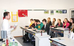 Wie ein Energiemessgeräte benutzt wird, bekommen Schüler erklärt. Fotos: Schule/Bork (Pixelio) Foto: Schwarzwälder-Bote