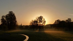 Nebel über der Stadt: Stuttgart im Morgengrauen