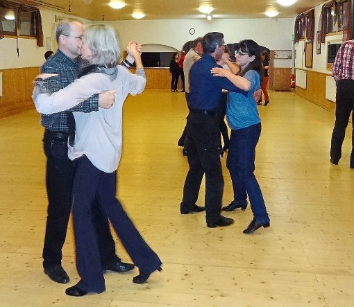 Einen Tanzpartner mit gleicher Wellenlänge zu finden, ist am 29. Mai das Ziel in der Sängerhalle. Foto: TFA Foto: Schwarzwälder-Bote