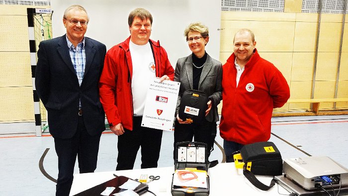 Gemeinde kauft zwei Defibrillatoren 