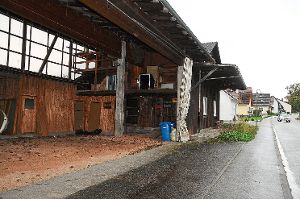 Die leer stehende ehemalige Zimmerei könnte nach einem Umbau als Holz-Montagebetrieb genutzt werden.  Foto: Ziechaus Foto: Schwarzwälder-Bote