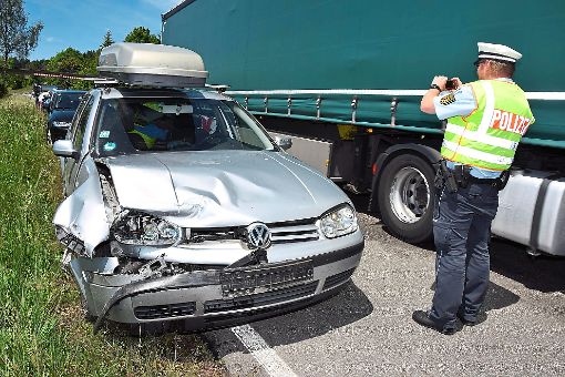 Ein Autofahrer wurde bei einem Unfall auf der Bundesstraße 31 zwischen Titisee und Hinterzarten verletzt.   Foto: Kamera24.TV