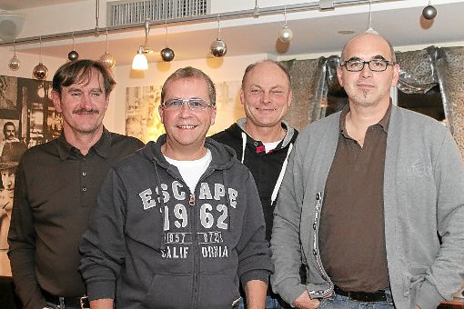 Martin Pietsch (von links) mit seinen langjährigen Skilehrern Gerhard Hahn, Uwe Bartels und Manfred Götz.  Foto: Kommert Foto: Schwarzwälder-Bote