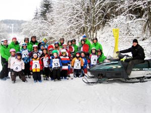 Erfolgreiche Ski-Zwerge: Die Kinder kämpften beim Skiclub Straßberg um jede Sekunde und freuten sich über ihre Urkunden.  Foto: Bodis Foto: Schwarzwälder-Bote