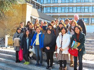Gruppenbild vor dem Landratsamt: die Studenten von den  Universitäten Fukuoka und Kagoshima. Foto: Landratsamt Foto: Schwarzwälder-Bote