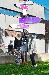 Aseel Abuhamda (von links), Morgane Mennechez und Rania Salahi sind drei der internationalen Studierenden am Campus Schwenningen. Foto: Seiss Foto: Schwarzwälder-Bote