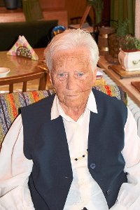 Frieda Schmid wird am heutigen Dienstag 100 Jahre alt. Sie ist die älteste Einwohnerin der Gemeinde.  Foto: Weis Foto: Schwarzwälder-Bote