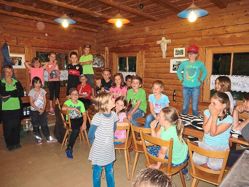 In der Hofboschhütte lässt es sich gut spielen und lachen.  Foto: Hezel Foto: Schwarzwälder-Bote