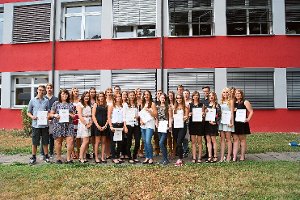 Diese Absolventen der Elly-Heuss-Knapp-Schule freuen sich über Preise und Belobungen Foto: Vögele Foto: Schwarzwälder-Bote