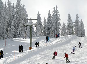 Schnee treibt die Winterfans auf die Skier. (Symbolfoto) Foto: dpa