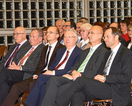 Bürgermeister Ralf Ulbrich zog eine positive Bilanz der vergangenen 40 Jahre und besonders des vergangenen Jahres (links). Zahlreiche Ehrengäste waren zum Neujahrsempfang der Gemeinde Deißlingen gekommen. Foto: Schwarzwälder-Bote