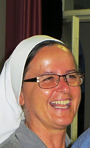 ...und Schwester Theresina sorgen dafür, dass die Hilfe ankommt. Fotos: Holl Foto: Schwarzwälder-Bote