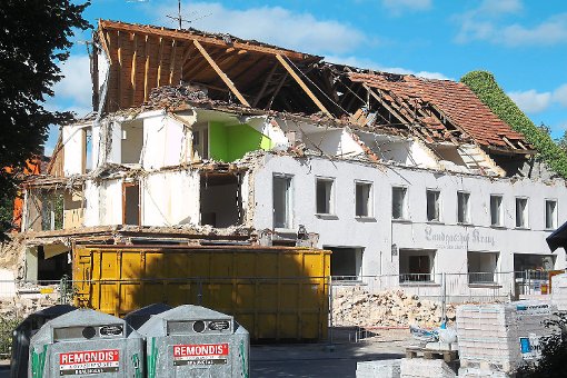 Das Gasthaus Kranz wird bereits abgerissen  Foto: Schimkat Foto: Schwarzwälder-Bote