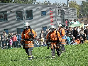 Bei Schauübungen zeigte die Feuerwehr, wie es bei realen Einsätzen zugeht. Fotos: Stocker Foto: Schwarzwälder-Bote