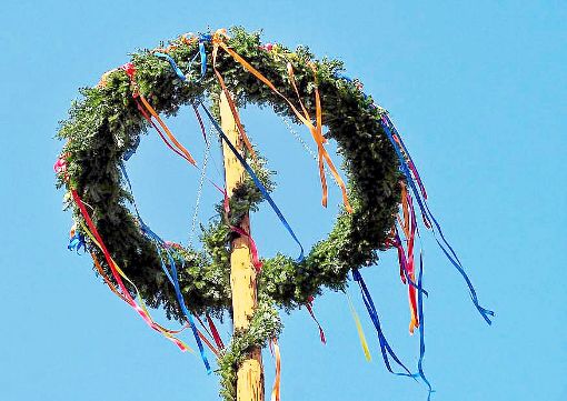 Der Maibaum: Traditionelles Symbol für den Wonnemonat. Foto: Archiv Foto: Schwarzwälder-Bote