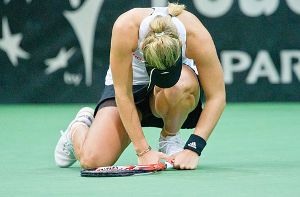 Keine Chance mehr auf den Fed-Cup-Titel: Angelique Kerber nach ihrer erneuten Niederlage gegen Petra Kvitova. Foto: dpa