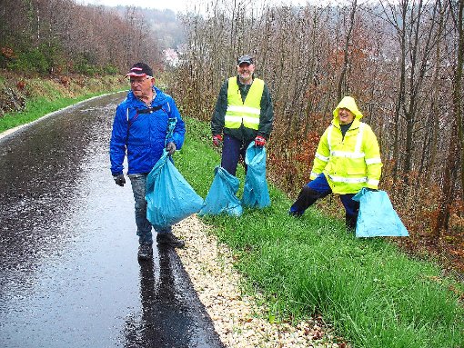 Die zahlreichen Helfer waren wieder fleißig unterwegs, um Straßberg und Kaiseringen vom Müll zu befreien. Foto: Bantle Foto: Schwarzwälder-Bote